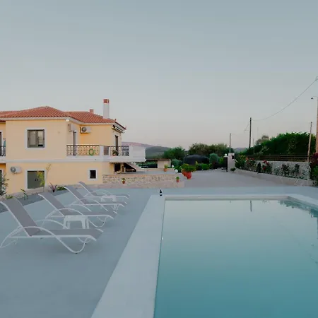 βίλλα πηνελόπη με πισίνα σε ιδιωτικό λόφο με θέα Villa