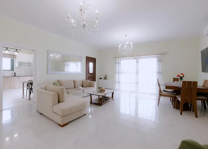 βίλλα πηνελόπη με πισίνα σε ιδιωτικό λόφο με θέα Villa *