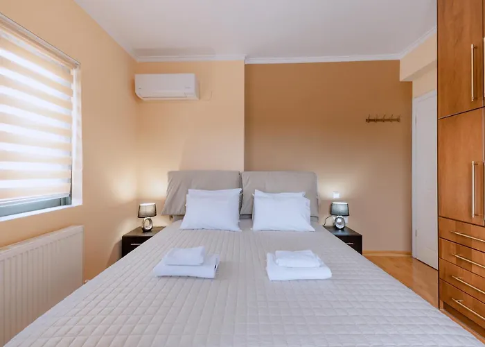 Villa βίλλα πηνελόπη με πισίνα σε ιδιωτικό λόφο με θέα Nafplion