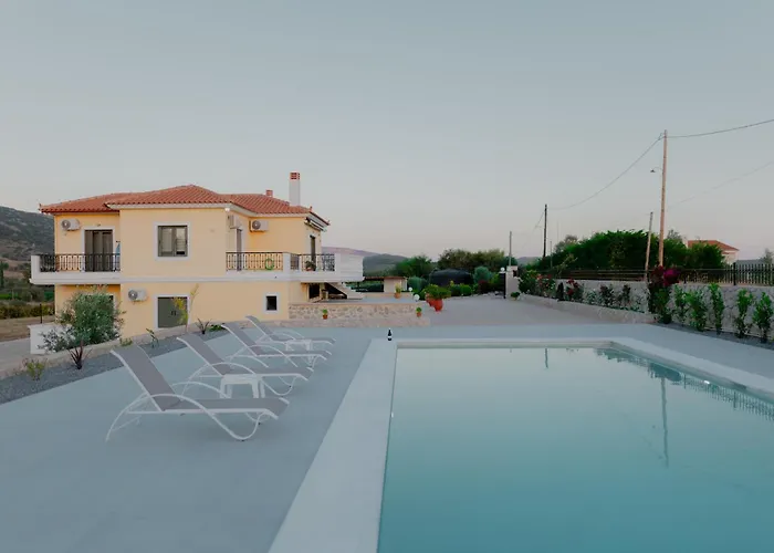 βίλλα πηνελόπη με πισίνα σε ιδιωτικό λόφο με θέα Villa