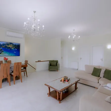 βίλλα πηνελόπη με πισίνα σε ιδιωτικό λόφο με θέα