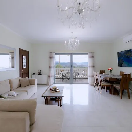 βίλλα πηνελόπη με πισίνα σε ιδιωτικό λόφο με θέα Βίλα Ναύπλιο