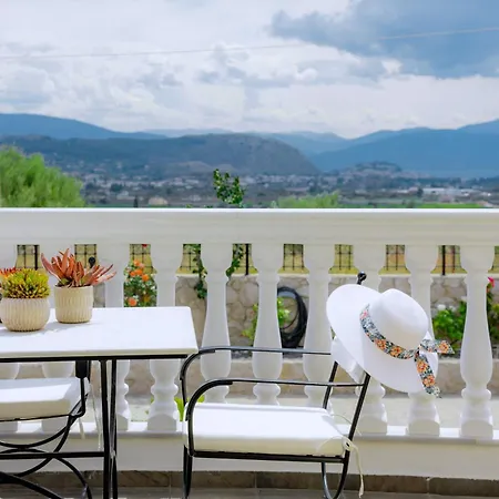 βίλλα πηνελόπη με πισίνα σε ιδιωτικό λόφο με θέα Nafplio