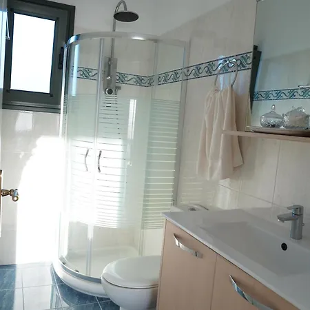 Villa βίλλα πηνελόπη με πισίνα σε ιδιωτικό λόφο με θέα