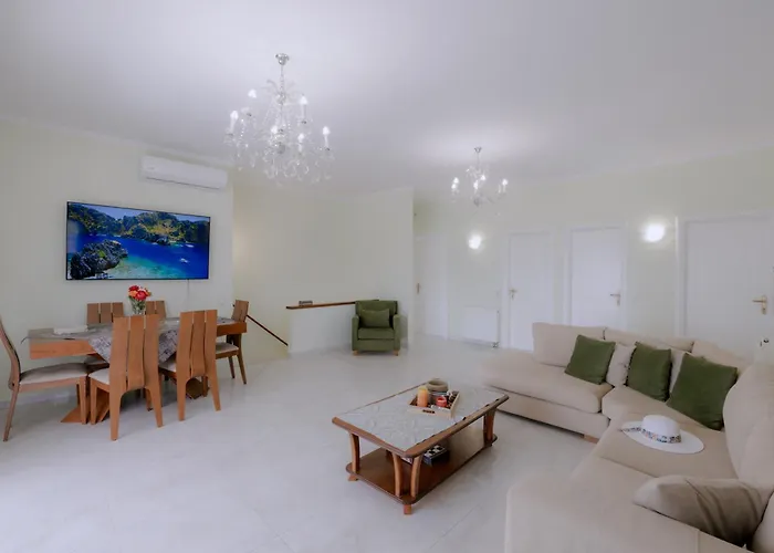 βίλλα πηνελόπη με πισίνα σε ιδιωτικό λόφο με θέα