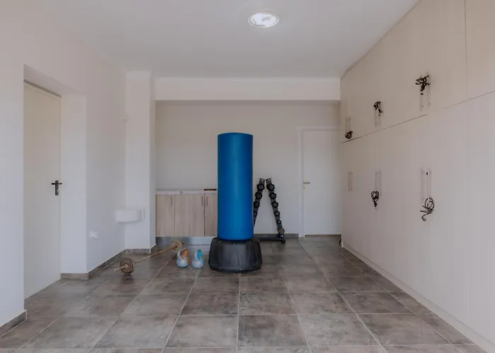 βίλλα πηνελόπη με πισίνα σε ιδιωτικό λόφο με θέα Βίλα Ναύπλιο