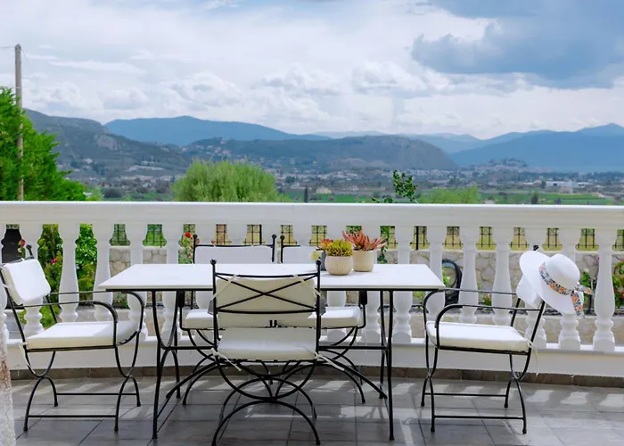 βίλλα πηνελόπη με πισίνα σε ιδιωτικό λόφο με θέα Βίλα *